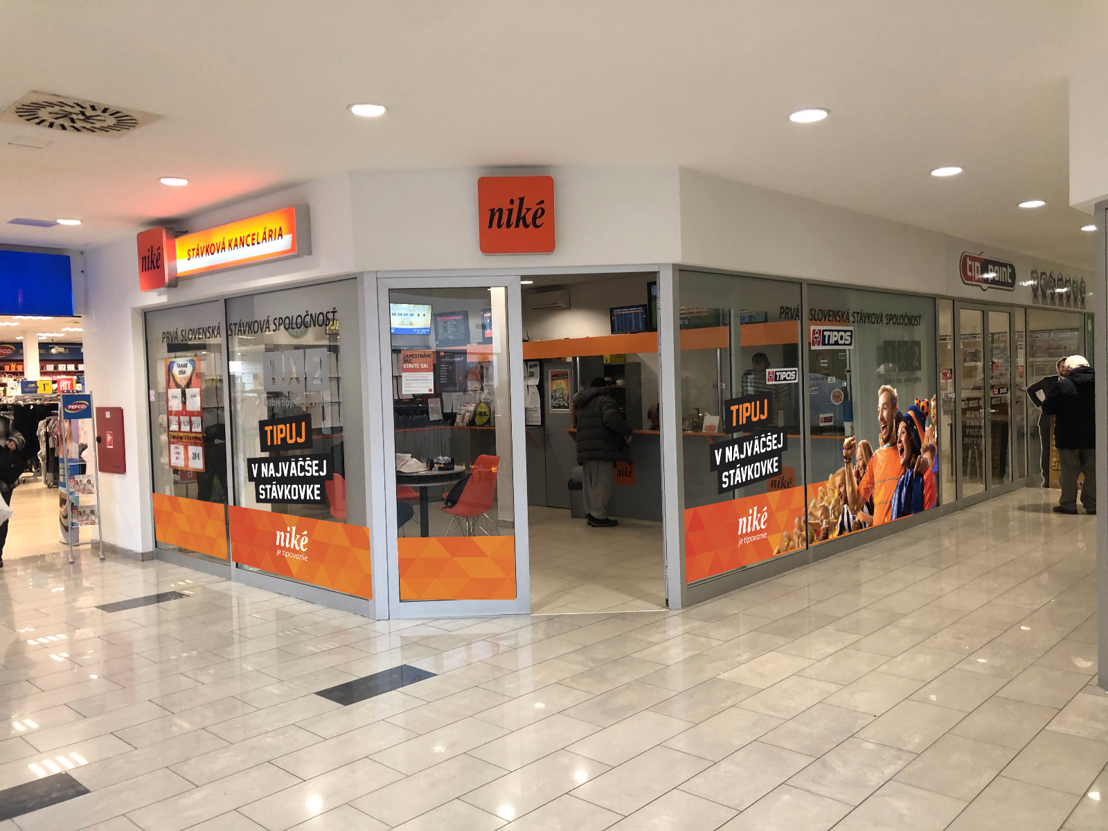 Ukážka polepov komerčných priestorov a výkladov